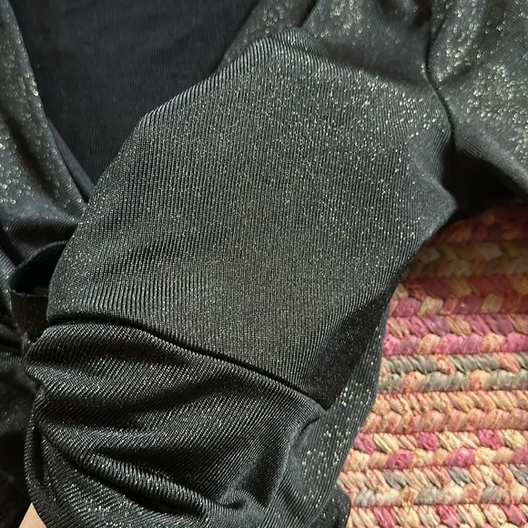 PRIVY BLACK GOLD GLITTER TWIST FRONT LONG SLEEVE CROP BLOUSE - Picture 4 of 5